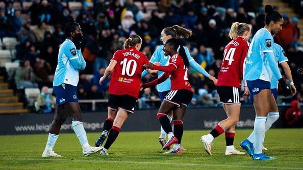 Man United net late equaliser to end Man City's perfect WSL record